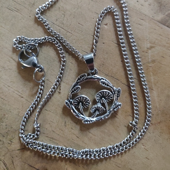 Fairytale Magical Woodland Mushroom Fairy Forest Wreath Pendant Necklace - Picture 2 of 6